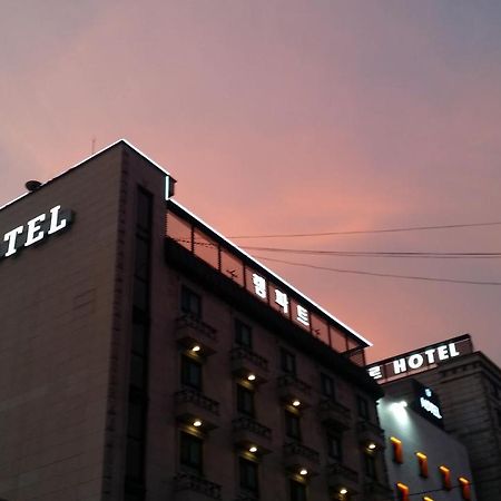 Rampart Hotel 光明市 外观 照片